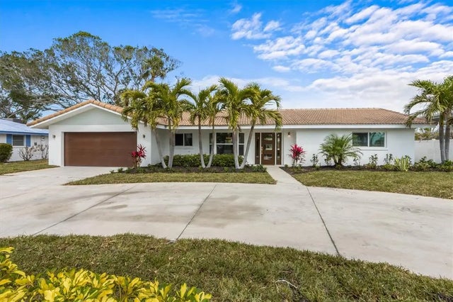 611 Dundee Lane, HOLMES BEACH