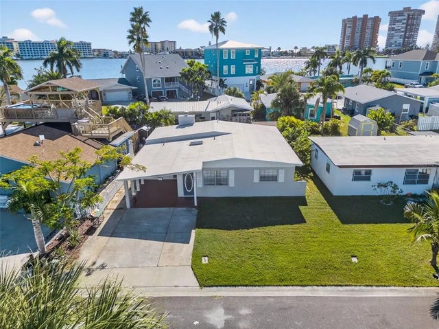 951 182nd Avenue E, REDINGTON SHORES