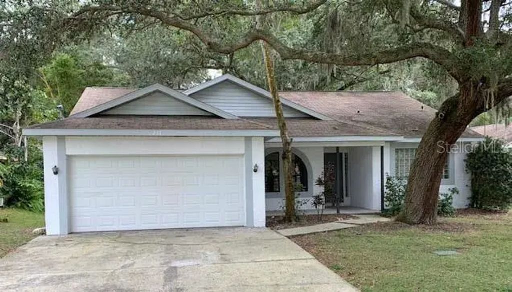 211 Oakwood Boulevard, OLDSMAR