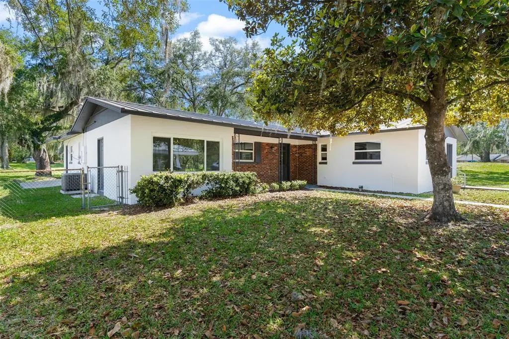 109 W Lakeview Street, LADY LAKE