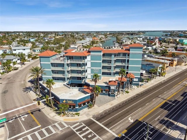 13999 Gulf Boulevard 302, MADEIRA BEACH