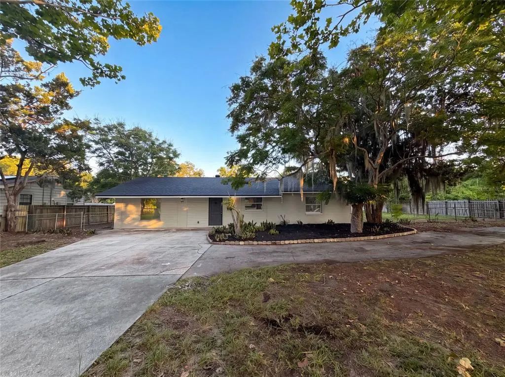 827 Dora Avenue, TAVARES