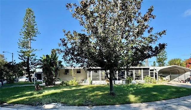 135 Oak Street, EDGEWATER