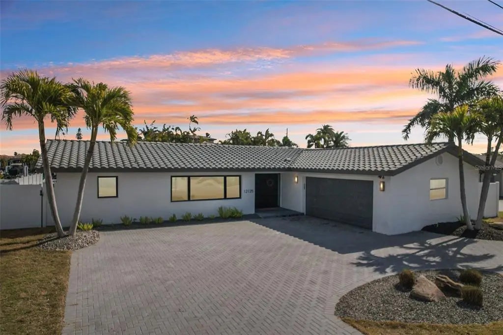 12125 5th Street E, TREASURE ISLAND