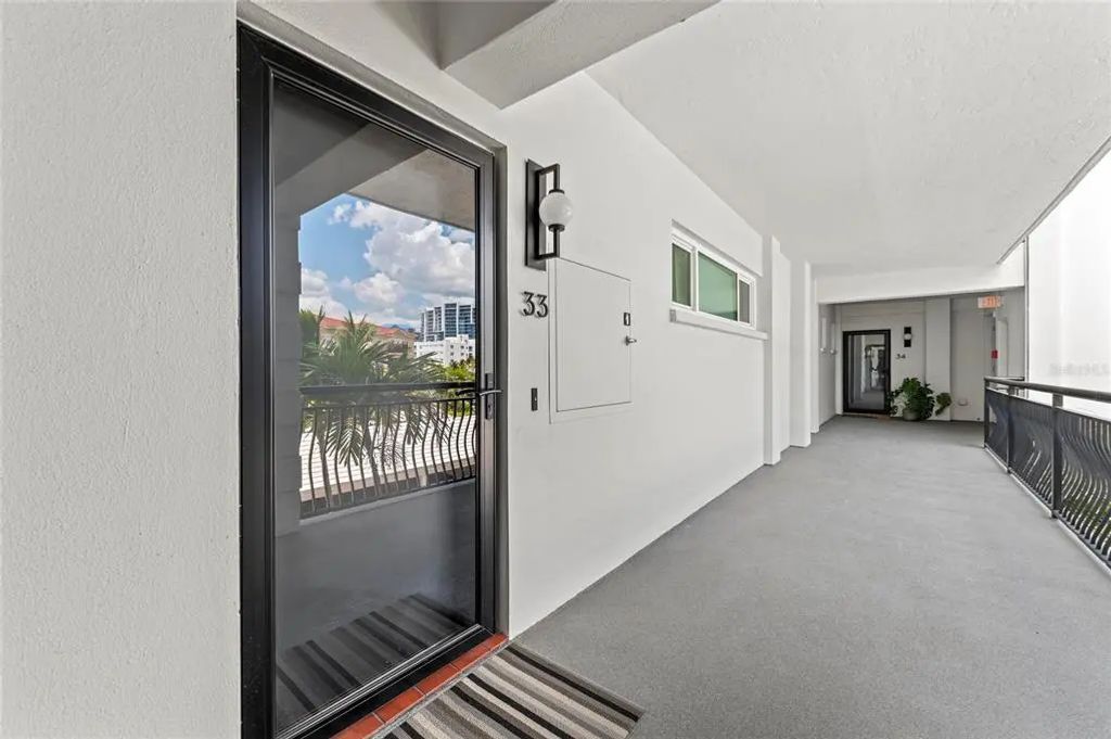 226 Golden Gate Point 33, SARASOTA