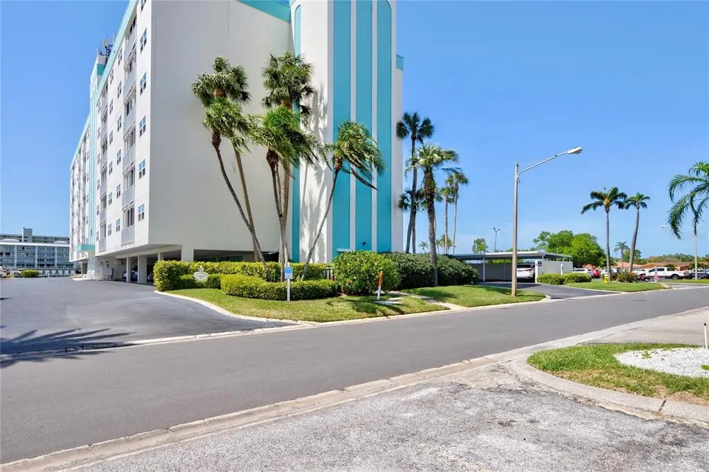 10216 Regal Drive 502, LARGO