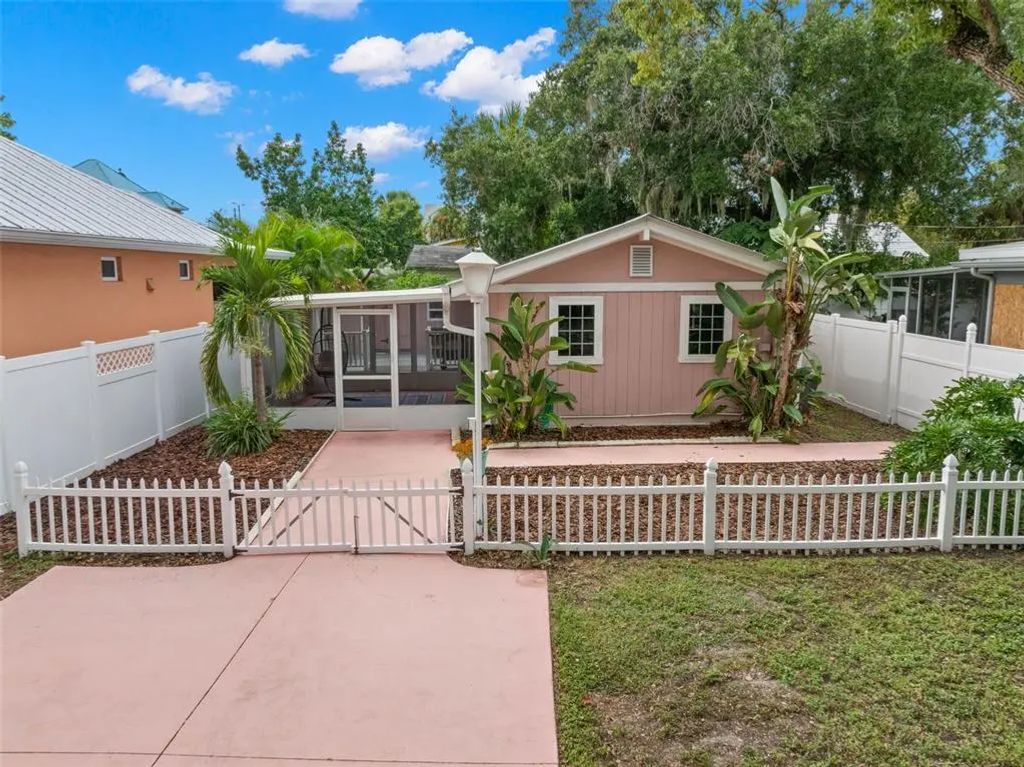 123 N Safford Avenue, TARPON SPRINGS