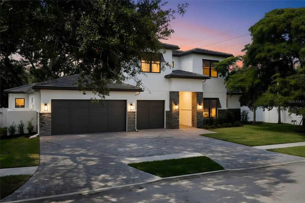 3512 Camino Real, SARASOTA