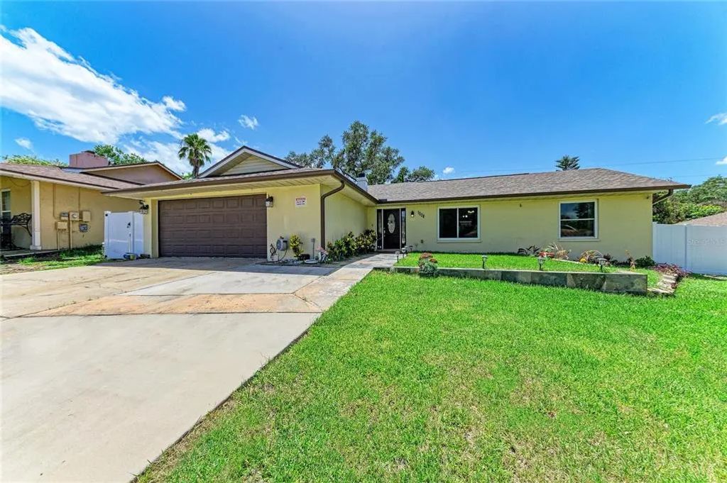 1520 Sunnyhills Drive, BRANDON