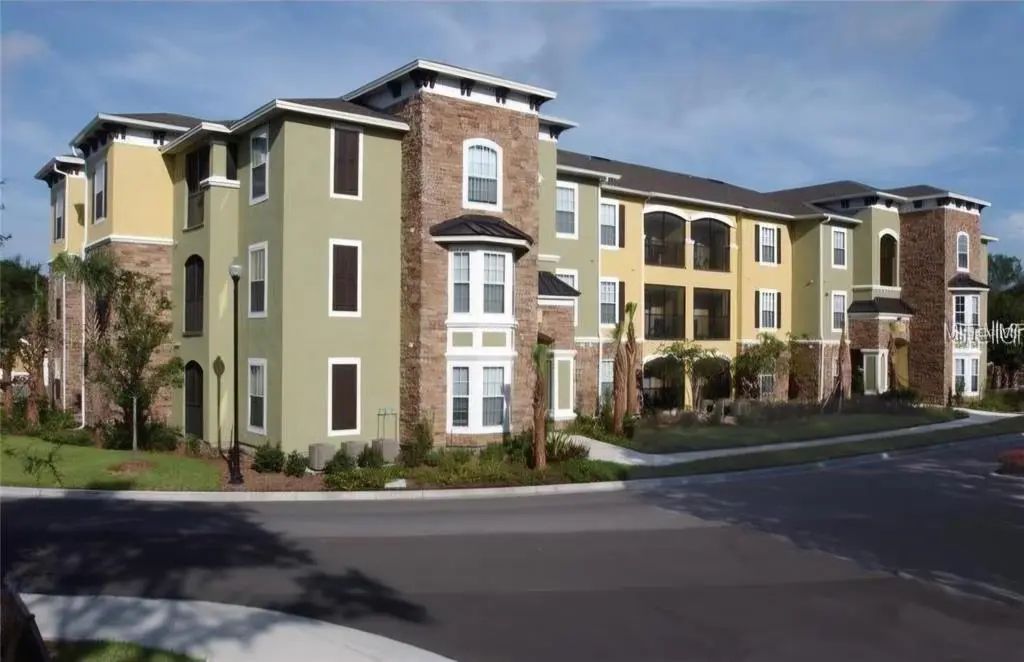 10211 Courtney Palms Boulevard 304, TAMPA