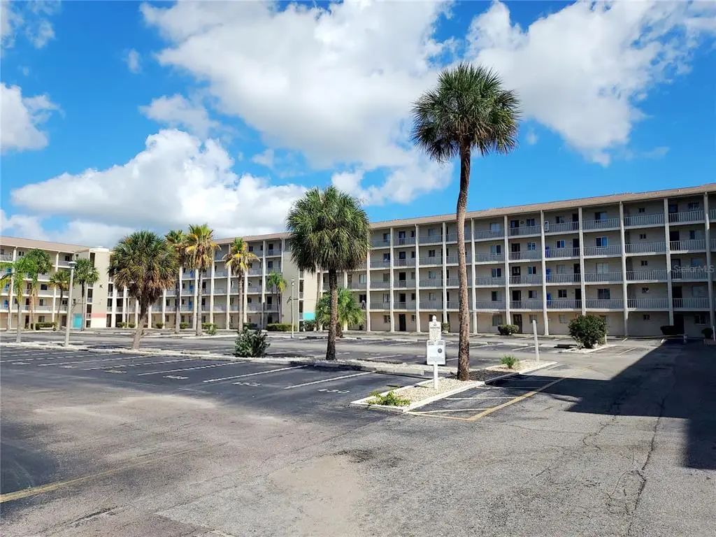 3520 Lake Bayshore Drive K111, BRADENTON
