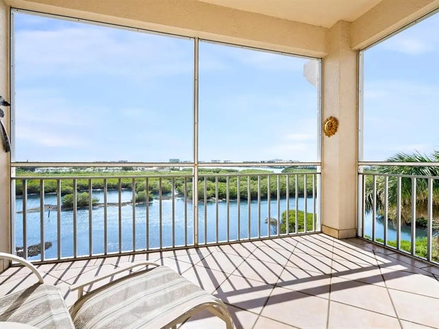 5440 Eagles Point Circle 405, SARASOTA