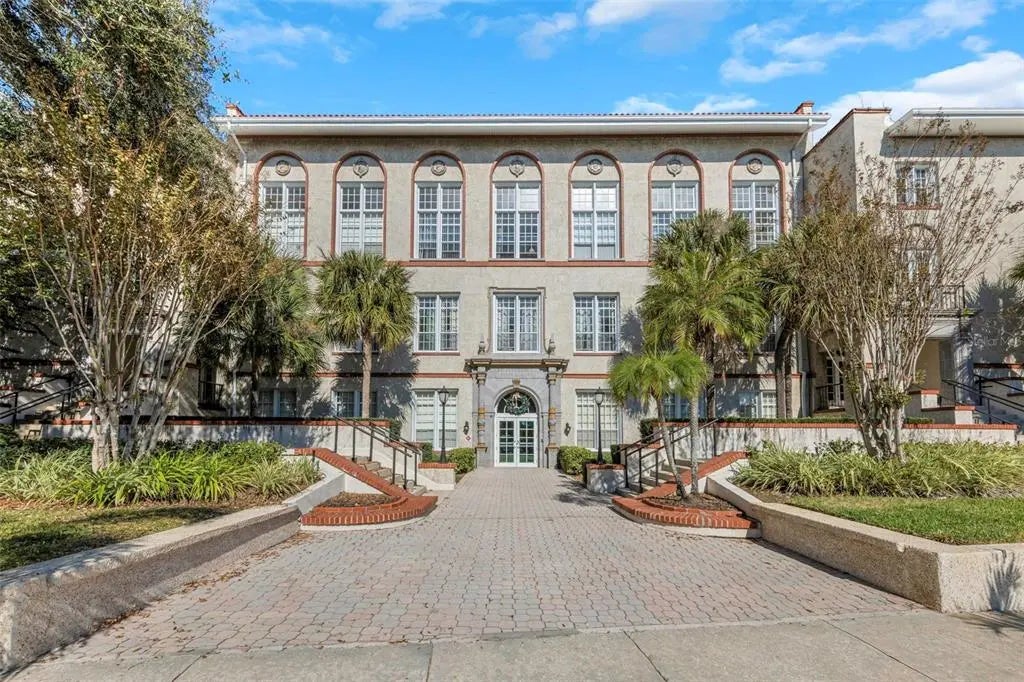 701 Mirror Lake Dr N Drive N 118, ST PETERSBURG