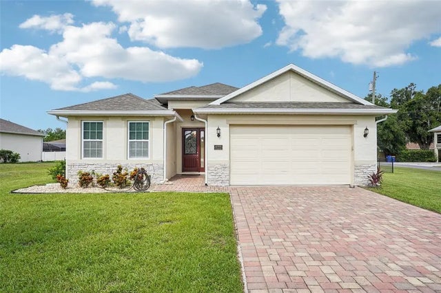 699 S Dixie Drive, HOWEY IN THE HILLS