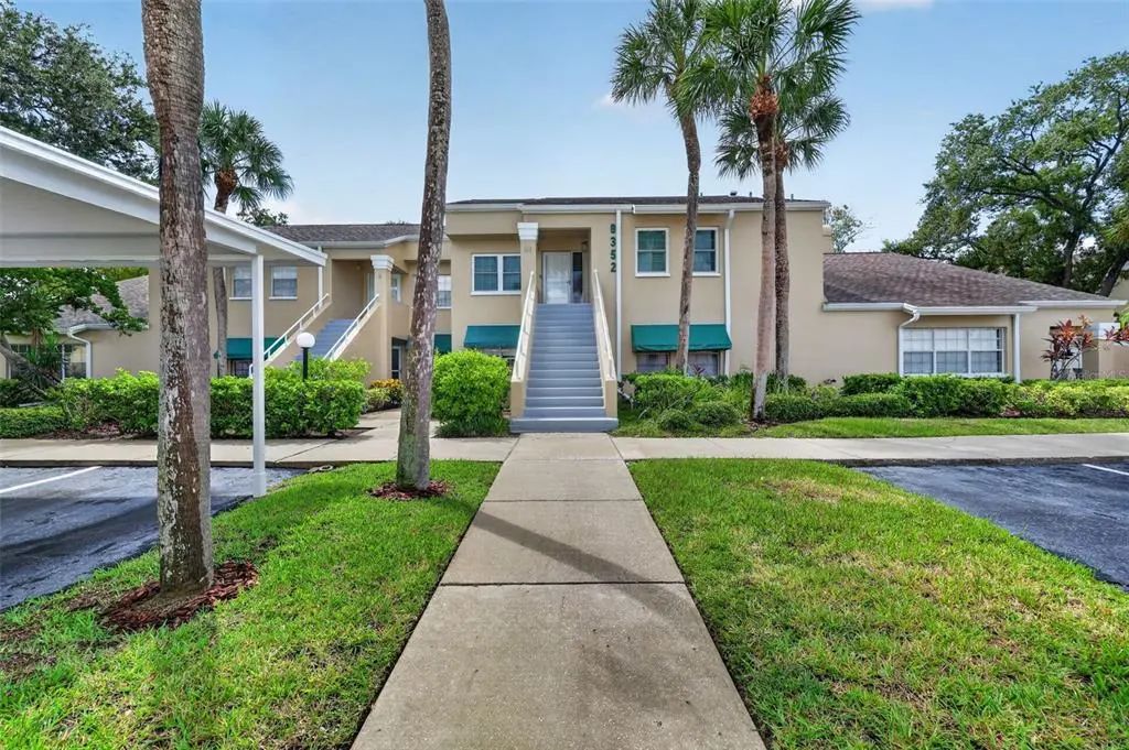 8352 Meadowbrook Drive 10, SEMINOLE