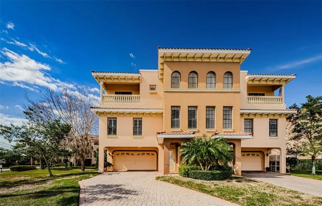 1500 Ember Lane, TARPON SPRINGS