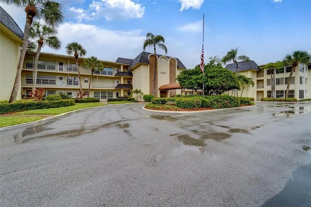4780 Cove Circle 209, ST PETERSBURG