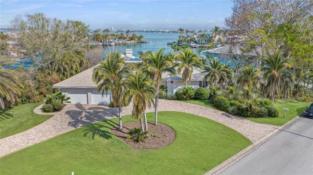 411 Belle Isle Avenue, BELLEAIR BEACH