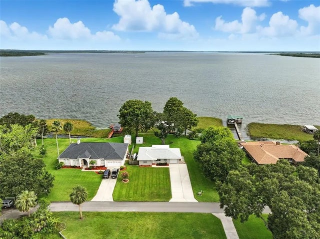 7121 North Shore Drive, LEESBURG