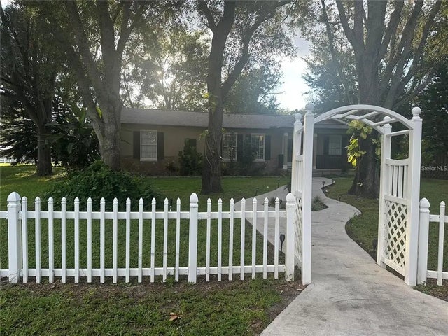 10520 Henderson Road, TAMPA
