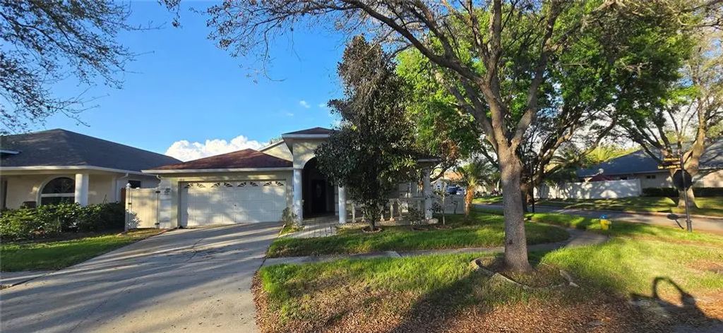 1810 Greystone Heights Drive, VALRICO