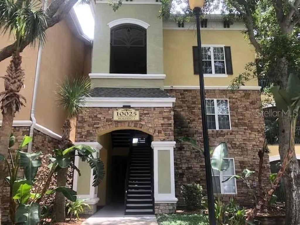 10025 Courtney Palms Boulevard 204, TAMPA