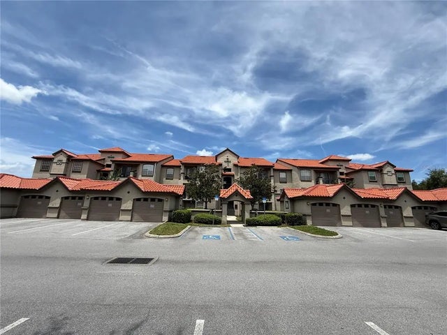 18106 Peregrines Perch Place 202, LUTZ