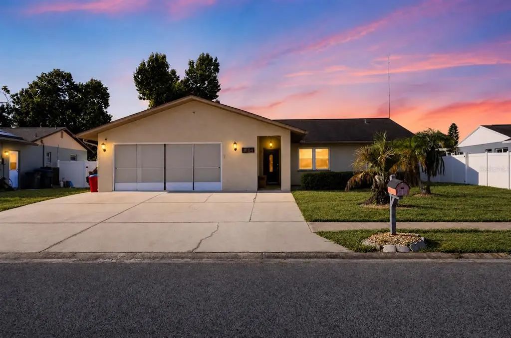 3104 Dole Street, HOLIDAY