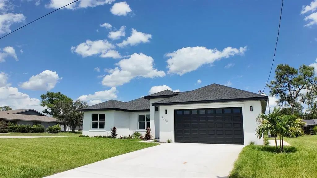 4200 Leaf Road, SEBRING