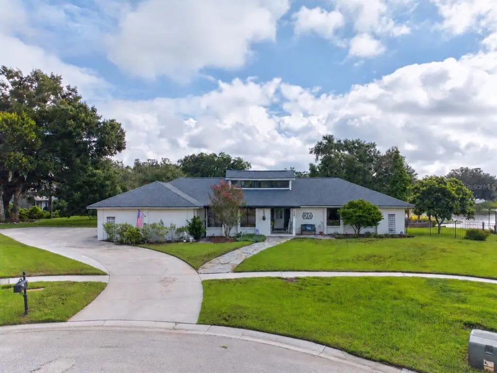906 Retriever Avenue, SEFFNER
