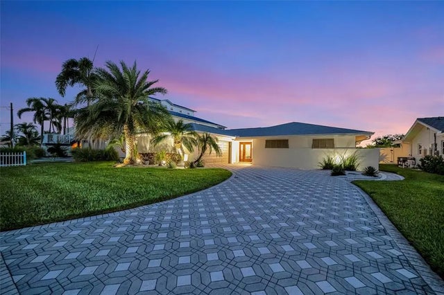 11750 5th Street E, TREASURE ISLAND