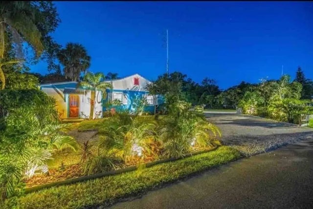 1999 N Betty Lane, CLEARWATER