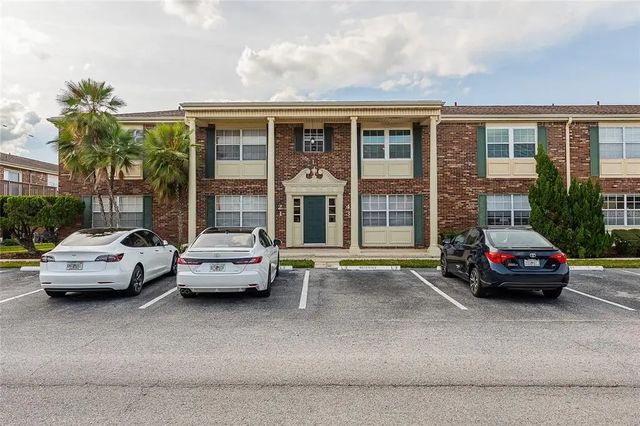1920 E Edgewood Drive L4, LAKELAND