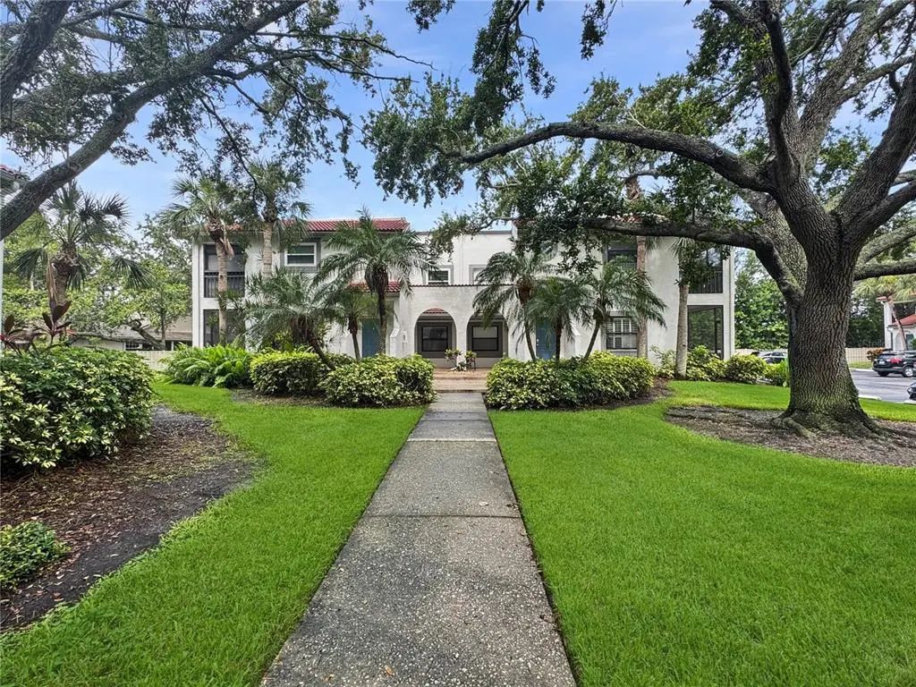 484 Santa Cruz Place Ne D, ST PETERSBURG