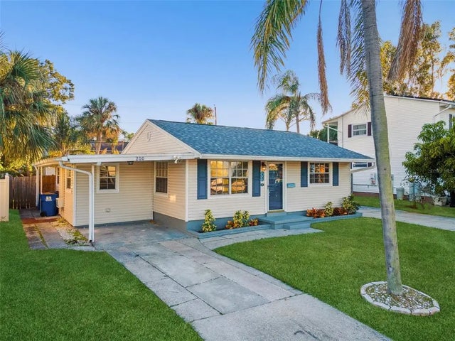 200 82nd Avenue N, ST PETERSBURG