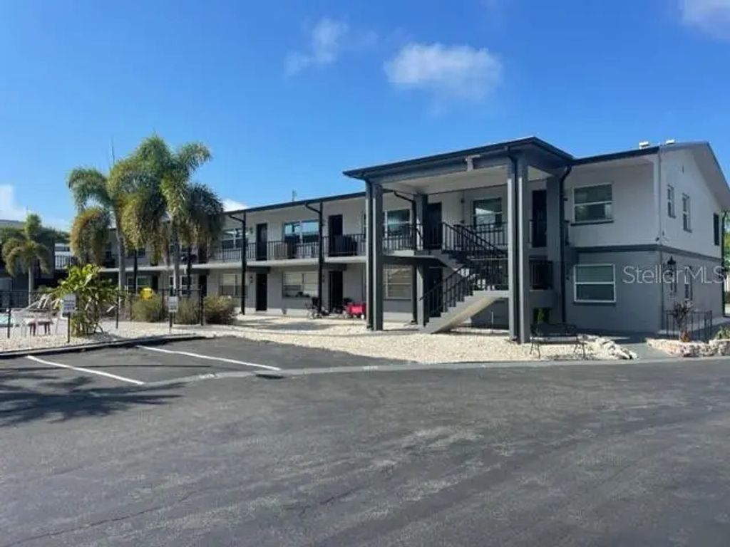 675 Indian Rocks Road N 202a, BELLEAIR BLUFFS
