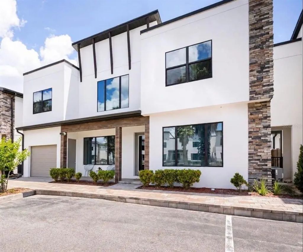 320 Villa Domani Court, DAVENPORT