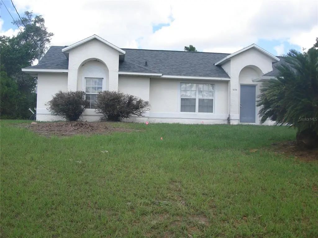 1694 April Avenue, DELTONA
