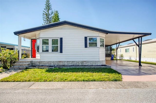 72 Pelican Drive E, OLDSMAR