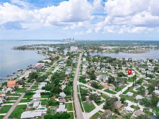 1580 Arizona Ave Ne, ST PETERSBURG