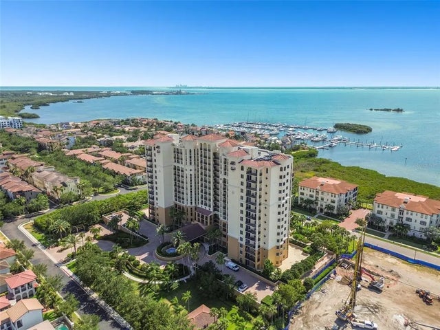 5823 Bowen Daniel Drive 905, TAMPA
