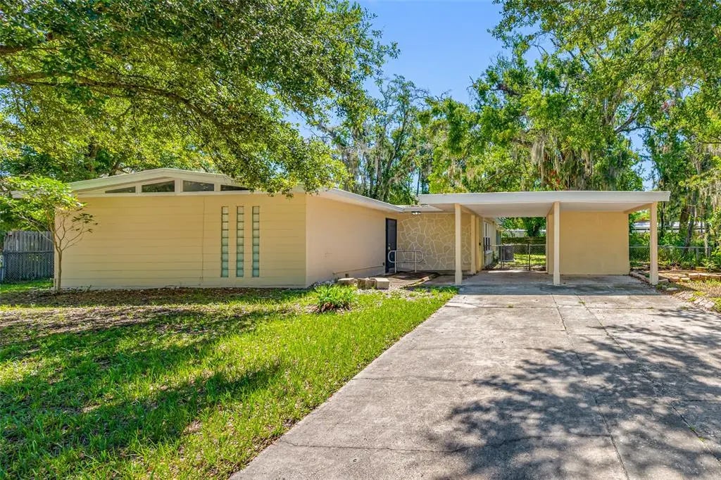 810 W River Drive, TEMPLE TERRACE