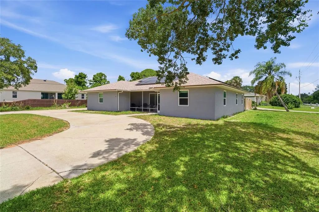 602 Lake Drive, SEBASTIAN