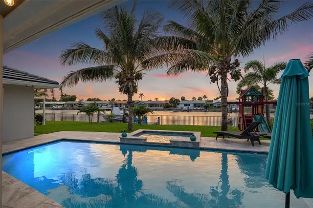 4748 Overlook Drive Ne, ST PETERSBURG