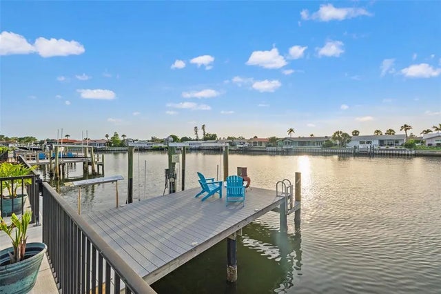 4748 Overlook Drive Ne, ST PETERSBURG