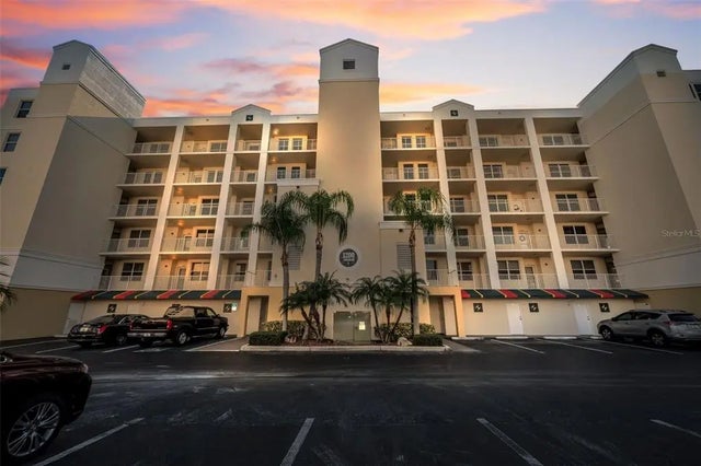 1200 Country Club Drive 2205, LARGO