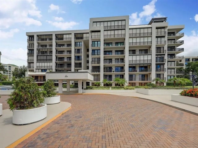 6 Belleview Boulevard 304, BELLEAIR