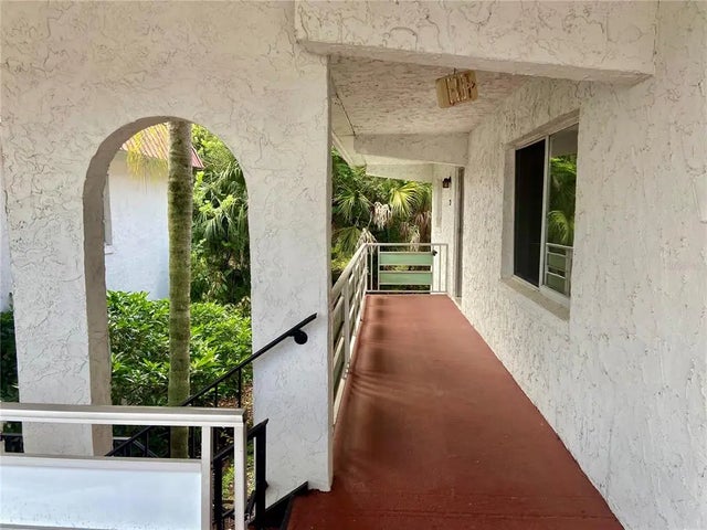 1100 Martinique Drive 208, WINTER HAVEN
