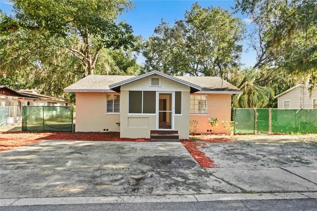 1730 N Orange Street, MOUNT DORA