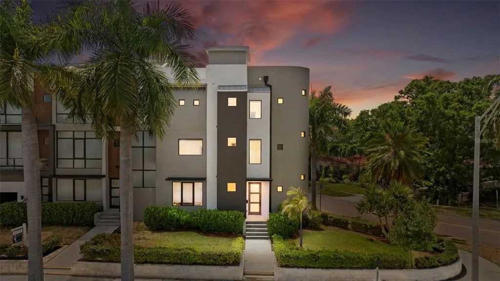 92 W Davis Boulevard, TAMPA
